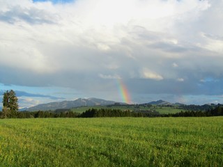 Regenbogen über den Bergen, Allgäu, Bayern