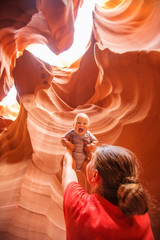 A mother and her baby son visit Lower Antelope canyon in Arizona - obrazy, fototapety, plakaty