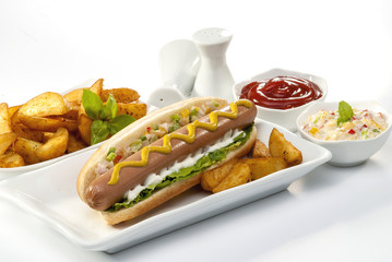 Beef Jumbo sausage sandwich with coleslaw & Ketchup & Fries 