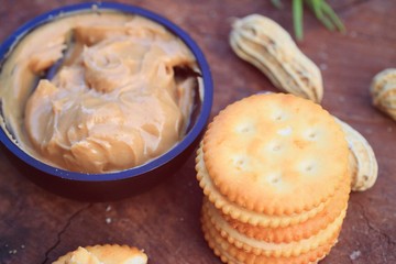 Crackers and peanut butter