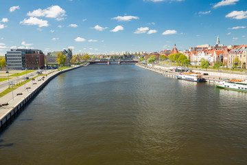 Fototapeta na wymiar Szczecin / Panorama rzeki oraz historycznej części miasta.