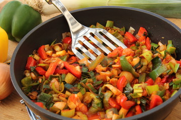 Pfanne mit frischem Gem&uuml;se