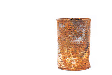 Naklejka premium Rusty tin can on white background