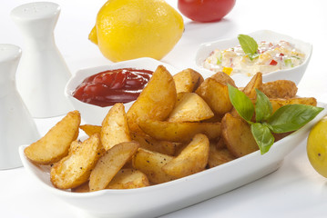 Fried potato wedges with coleslaw & ketchup with basil leaf  