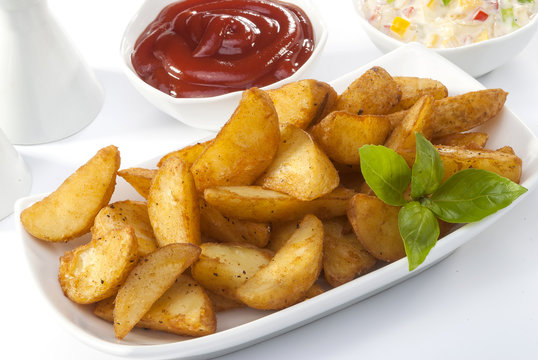 Fried potato wedges with coleslaw & ketchup with basil leaf  