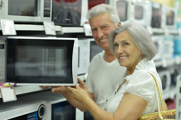 Fototapeta na wymiar Senior couple in a shopping center