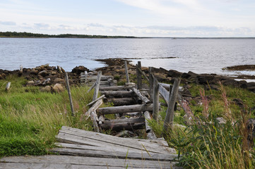 Destroyed the old wooden stairs to the beach. The white sea, Kem', Karelia