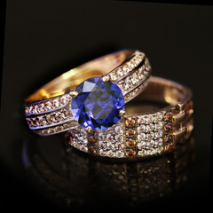 Elegant jewelry ring with sapphire and diamonds - 152128329