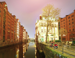 Fototapeta premium City canal, Speicherstadt in warehouse district at night, Hamburg