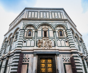 Fototapeta premium Le Battistero di San Giovanni et la cathédrale Santa Maria del Fiore à Florence 