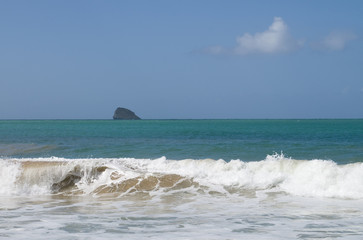 Rocher dans le mer des Caraïbes 