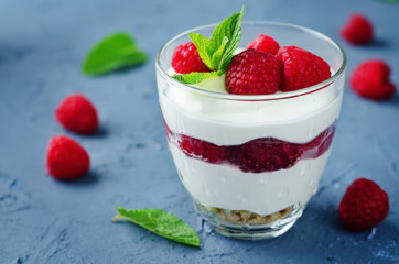 Raspberry greek yogurt parfait