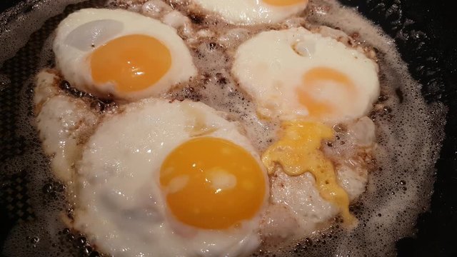 Spiegelei braten