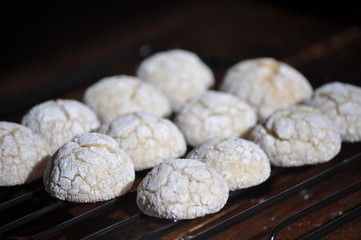freshly baked lemon crinkle cookies