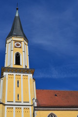 Fototapeta na wymiar Katholische Pfarrkirche Mariä Himmelfahrt Kelheim in Niederbayern