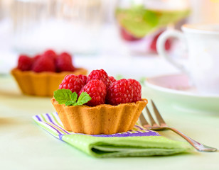 Mini tarts with raspberries