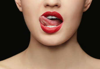 Obraz premium Beautiful young woman on dark background, closeup