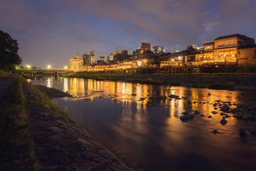 Fototapeta premium Kamogawa river nearby Gion in sunset