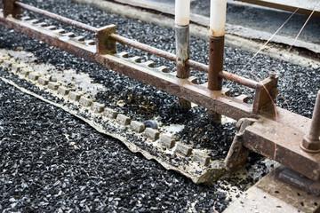 Industrial tinning of wire. Bath with molten solder