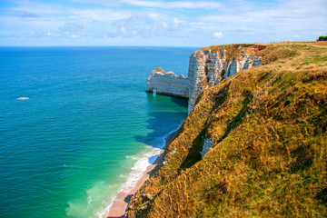 Obraz premium Limestone cliffs of Etretat