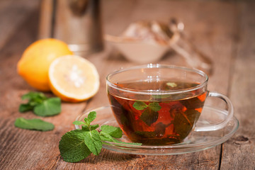 cups of tea with mint