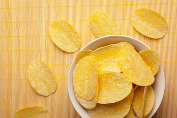 Potato chips in bowl on a table