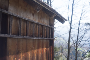 Holzhütte mit Schindeldach