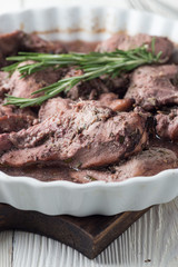 Grilled chicken in wine sauce