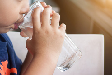 Children are drinking cold water in the morning.