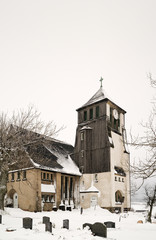 Fototapeta na wymiar Kirche und Friedhof Zinnwald, Cinovec, Sachsen, Deutschland, Erzgebirge, Europa, ÖffentlicherGrund
