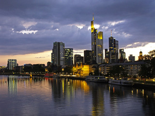 Fototapeta premium Skyline and River Main at Night in Frankfurt am Main, Hesse, Hessen, Germany, Europe, 22. May 2007