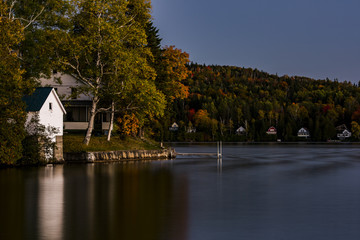 Fototapeta na wymiar Scenic Joes Pond and Residences at Sunset - Vermont