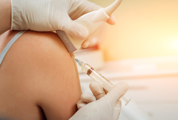 Ultrasound-guided platelet-rich plasma injection of the shou