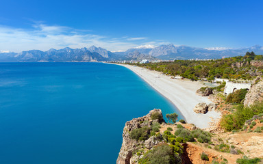 Fototapeta premium Błękitna Laguna i plaża Konyaalti w Antalyi, Turcja