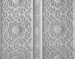 elements of the oriental pattern in the form of modeling and carving