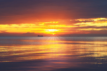 Obraz premium sunset at the sea on summer.