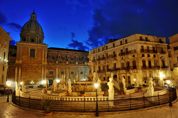 Fototapeta na wymiar Famous baroque Fountain of shame on Piazza Pretoria, Palermo, Sicily, Italy
