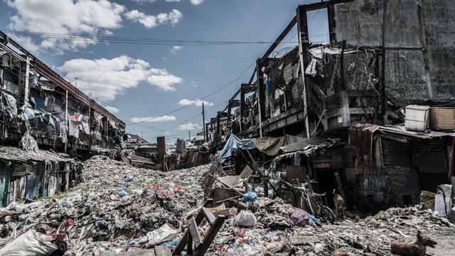 The most infamous slum in Philippines, Happyland in Manila, and people live right in this environment