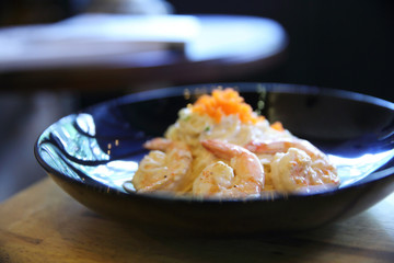 Shrimp spaghetti with white sacue