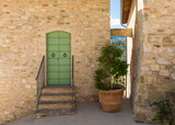 Tipica entrata di casa nel borgo storico