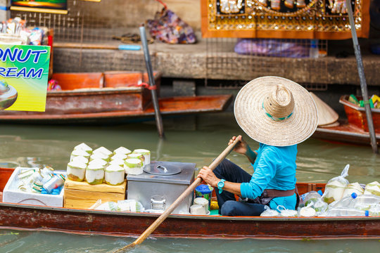 Local vendors selling goods at Damnoen Saduak Floating Market near Bangkok in Thailand, Damnoen Saduak is a very popular tourist attraction.