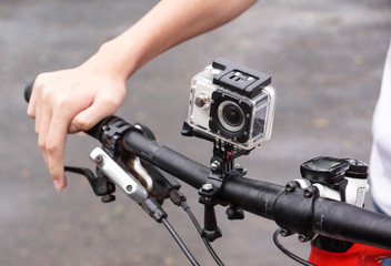 Digital camera installed on a handlebar of a mountain bike