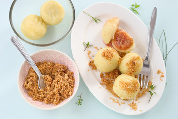 Kartoffelknödel mit Pflaumen