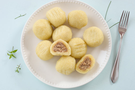 Kn&ouml;del mit Fleisch