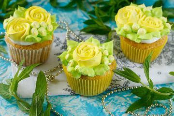 Cupcakes with yellow roses from protein cream
