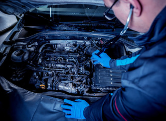 Obraz premium infrared laser thermometer in hand. Motor temperature measurement