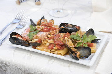 tomato, red, italian, pasta, vegetables, food, wine, bread, corn, dinner, beef, meal, cafe, eggplant