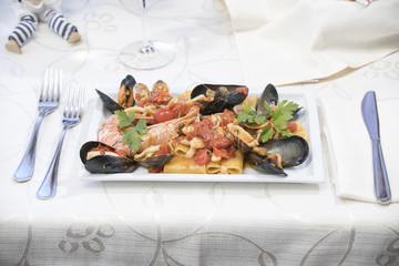 tomato, red, italian, pasta, vegetables, food, wine, bread, corn, dinner, beef, meal, cafe, eggplant