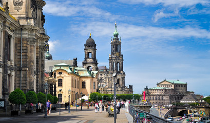 Brühlsche Terasse mit Blick auf Semperoper und Hofkirche