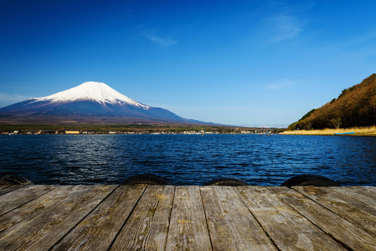 Lake Yamanaka with Mt. Fuji view